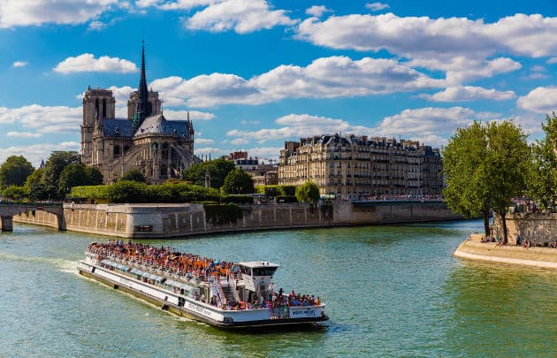 Bateaux mouche sur la Seine