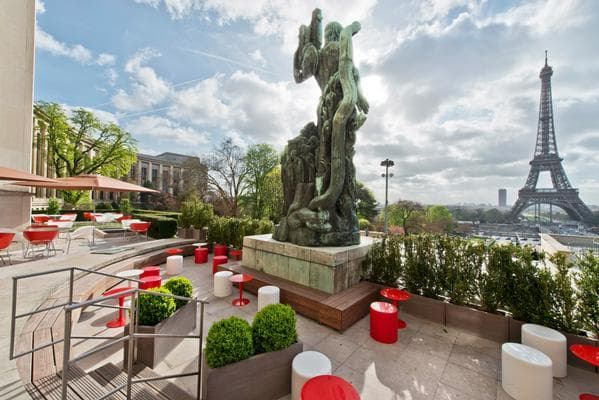 Cafe Carlu vue sur la tour eiffel