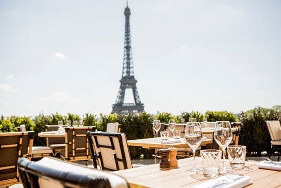 Vue de la Tour Eiffel depuis le Café de l