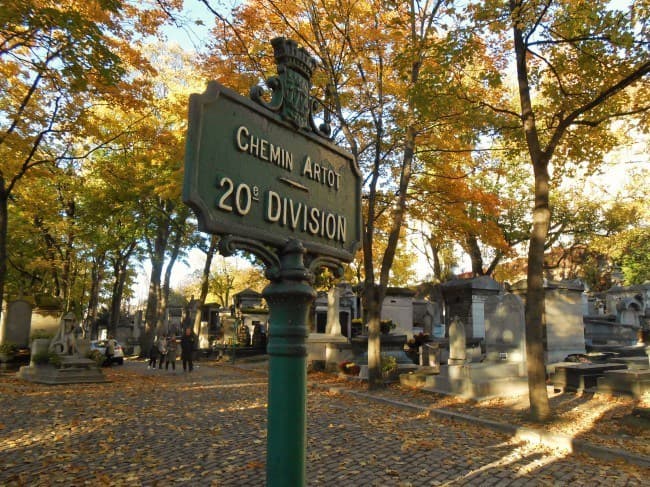 Panneau dans le cimetière Montmartre