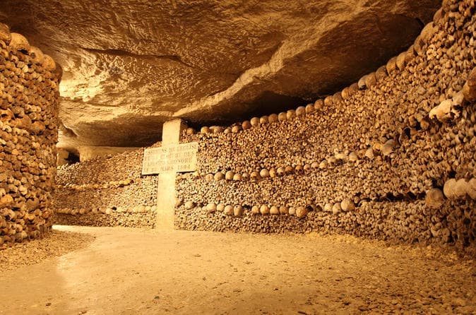 Visiter Paris et ses catacombes
