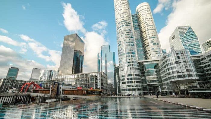 Le parvis de la défense Paris
