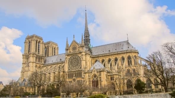 Vue latérale de la cathédrale Notre Dame de Paris