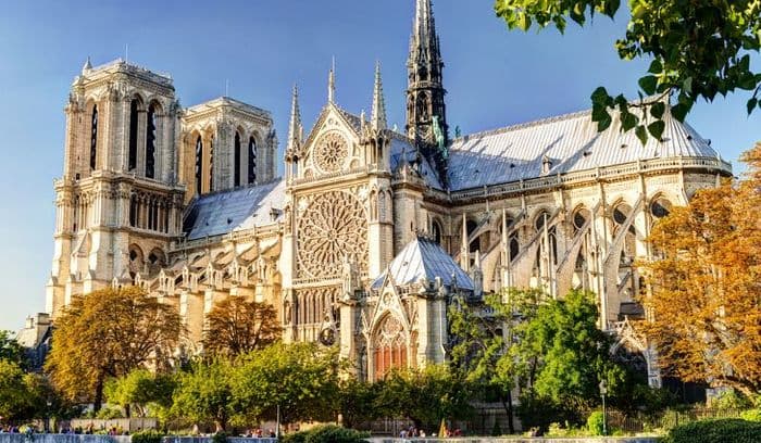 Vue de la Seine de la Cathédrale Notre Dame de Paris