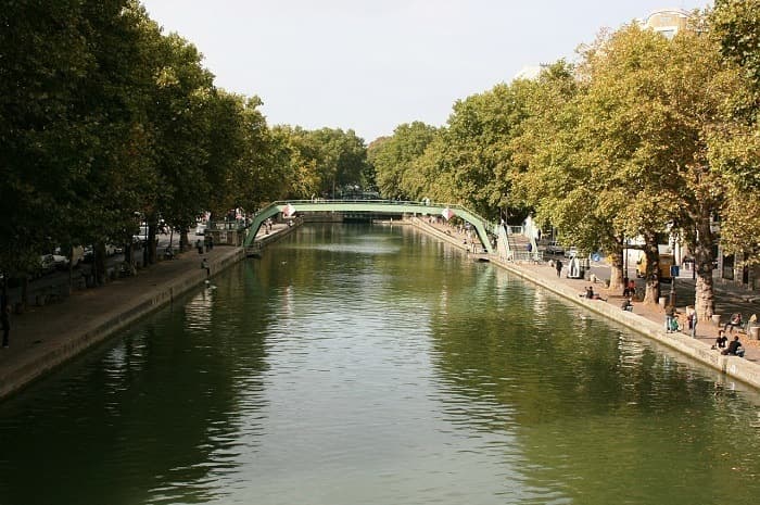 Longer le canal Saint-Martin et découvrir le Paris Bobo