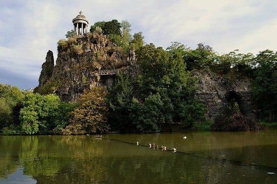 Parc des Buttes Chaumont dans le 19ème arrondissement