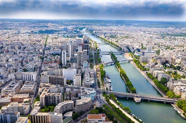 Paris sous la pluie.