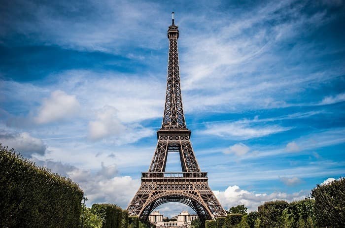 visiter Paris : grimper au sommet de la Tour Eiffel